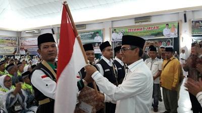 Saat Melepas JCH Kuansing, Bupati Minta Jamaah Jaga Kesehatan dan Marwah Bangsa